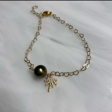 Load image into Gallery viewer, Tahitian Pearl and Palm tree 14k gold heart link Chain Bracelet
