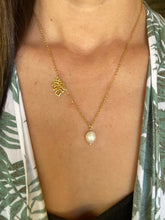 Load image into Gallery viewer, Saltwater Pearl and Monstera Gold Plated 18k Necklace
