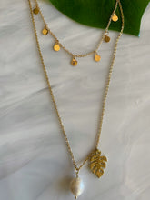 Load image into Gallery viewer, Saltwater Pearl and Monstera Gold Plated 18k Necklace
