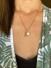 Load image into Gallery viewer, Saltwater Pearl and Monstera Gold Plated 18k Necklace
